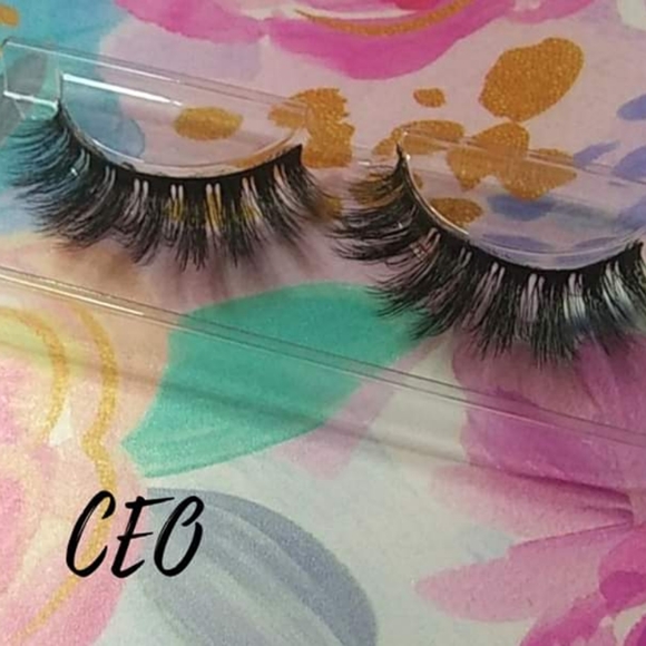 Lashes - Picture 3 of 4